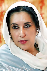 BENAZIR.....a mature lady loving SHEMALES