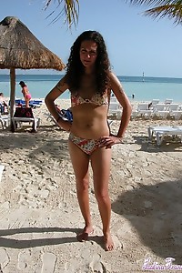 Few hot shots of Nikki in Cancun at the beach