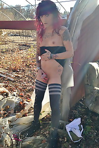 Redhead Kelly naked in backyard