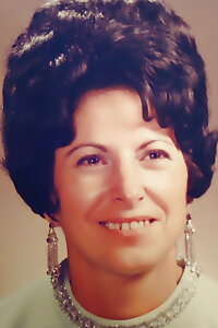 LUCILLE.....a mature and super sexy TRANSSEXUAL