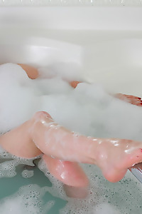 Naughty Tyra Scott posing in a bath
