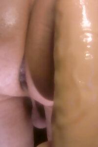 Je m'encule avec un gode