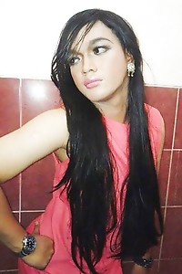Maretha Andara in Pink dress