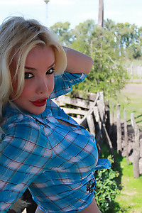 Country Girl Shemale with cowsized tits needs a good milking