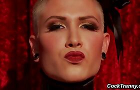 TS Danni Daniels fucks muscular bouncer