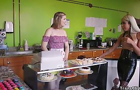 Tranny anal fucks blonde lesbian baker